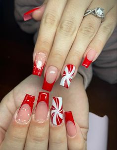 Christmas Nail Inspo Coffin, Christmas Nail Designs Cute, Simple Long Christmas Nails, Simple Christmas Nails Medium Length, Christmas Nails Acrylic Coffin Medium, French Tip Christmas Nail Ideas Coffin, Red French Tip Nails Coffin Christmas, Y2k Christmas Nails Acrylic