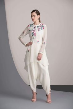 White Suit, Suit Design, Fashionista Clothes, Pakistani Dress Design, Indian Attire, Stylish Dress Designs, Indian Fashion Dresses, Designer Dresses Indian