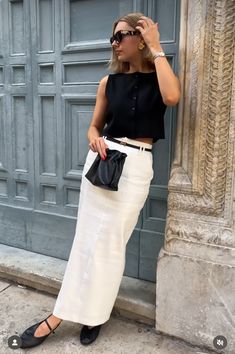 Denim Maxi Skirt Outfit, Lydia Tomlinson, Corporate Girly, Festive Outfits, Young Money, White Floral Top, Maxi Skirt Outfits, Copenhagen Fashion, Neutral Style