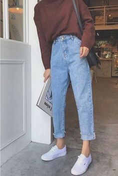 Cheap Ripped Jeans, Slacks Outfit, Super High Waisted Jeans, Cute College Outfits, Looks Jeans, Casual Slacks, Mom Jeans Outfit, Kick Flare Jeans