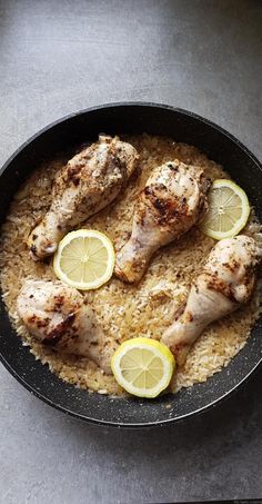 Todayyyje vous partage cette recettebase de poulet et de riz au saveur grecqueque j’ai dénichsur le blog de RecipeTinEatsElle est tout simplement délicieuse et super simpleréaliserJe l’ai faite avec des pilons mais vous pouvez aussi le faire avec des ailesdes hauts de cuisses ou cuisses Super Simple, Finger Foods, Kids Meals, Diner, Ramen, French Toast, Good Food