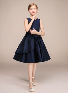 Silhouette:a-line Hemline:knee length Neckline:scoop Fabric:satin Shown Color:blue Sleeve Style:sleeveless Back Style:zipper up Embellishment:bow Junior Prom Dresses Short, Short Satin Dress, Princess Bridesmaid Dress, Junior Party Dresses, Satin Flower Girl Dress, Knee Length Bridesmaid Dresses, Fall Bridesmaid Dresses, Junior Bridesmaid Dress, Navy Bridesmaid Dresses