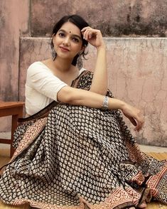 Sari Fashion, Blouse Sari, Saree Draping Styles, Saree Wearing Styles, Bagru Print