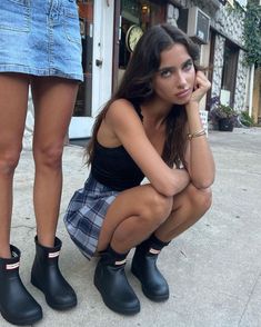 Welly Outfits, Hunter Chelsea Boots Outfit, Hunter Wellies Outfit, Hunter Rain Boots Outfit, Wellies Outfit, Short Boots Outfit, Hunter Ankle Boots, Elisha Herbert, Rainboots Outfit