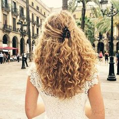 Layered Curly Haircuts, Long Curly Haircuts, Layered Curly Hair, Curly Hair Photos, Blonde Curly Hair, Haircuts For Curly Hair, Curly Hair Inspiration, Girl Haircuts, Scene Hair