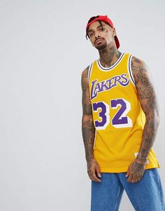 Yellow Jersey Outfit, Men Style Aesthetic, Lakers Outfit, Lakers Jersey, Yellow Jersey, Nba Shirts