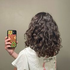 Fun Haircuts For Curly Hair, Brunette Curly Short Hair, Short Curly Hair No Layers, 2b Hair Shoulder Length, Brown Curly Hair Shoulder Length, 2b Shoulder Length Hair, Mid Length Brown Curly Hair, Women Curly Short Hair, Big Frizzy Curly Hair