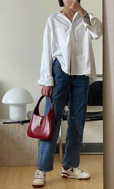 Women's Long Sleeve Oversized Button Down T Shirt Blouse Top Casual Work Shirt, business casual outfit, white poplin shirt, spring outfit, women's fashion, casual outfit, summer outfit Looks Adidas, Look Adidas, Skandinavian Fashion, Chique Outfits, Uni Outfits, Red Purse, Looks Street Style, Moda Vintage