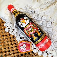 Bottle Art Painting. Madhubani Art On Bottles, Barathanatyam Pics, Poila Boishakh, Kettle Painting, Beer Bottle Art, Bottle Art Projects, Bengali Art, Pot Painting, Hand Painted Bottles