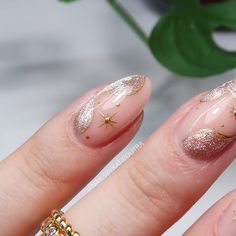 Katie Dutra | Gel Nail Artist & Educator on Instagram: "Velvet Skys ✨😍 Tutorial coming soon!⁣ ⁣ Using @daily_charme Cat Eye C03 Precious (KATIE10 for 10% off) 🌿 plus @helennails_yeg Chrome Gel in gold!⁣ ⁣ These are so beautiful! Can you believe this is the first time I’ve tried cat eye gels on myself?⁣ ⁣ ⁣  #cateyenails #velvetnails #starnails #nudenails💅 #nudenailart #nudenails #winternailart #winternails❄️ #dailycharme #gelnaildesign #nailitdaily #nailitmag #nailitmagazine #nailartinspiration #nailartinspo #geloverlay #geloverlays #nudenailswag" Cat Eye Nails With Chrome, Simple Nails Design Almond, Thanksgiving Cat Eye Nails, Winter Cat Eye Nails, Cat Eye Star Nails, Gel Manicure Cat Eye, Fall Nails Cat Eye, Neutral Cateye Nail, Cat Eye And Chrome Nails