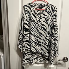 Rafaella Womens Long Roll Tab Sleeve Animal Print Tunic Blouse Size Large Nwt. Measures 21 Inches Pit To Pit And 30 Inches Long. Condition Is New With Tags. Shipped To First Class Mail. ~D8~ White Printed Tunic Blouse, Black Tunic Blouse For Vacation, White Printed Tunic Top, Ruffle Collar Top, Green Long Sleeve Shirt, Paisley Print Blouse, Casual Long Sleeve Shirts, Printed Tunic Tops, Silky Blouse