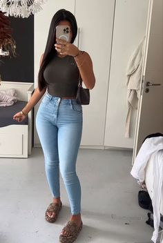 Navy Blue Outfit Ideas Classy, Casual Nice Outfit, Jeans And Sandals Outfit Casual, Basic Baddie Outfits, Everyday Style Casual, Chic Outfit Ideas, Winter Fashion Outfits Casual, Stylish Work Attire