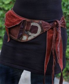 a woman wearing an apron with the letter c on it's side and a belt around her waist