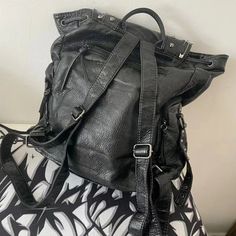 Hoofdmateriaal: PU

	Voeringmateriaal: polyester Gothic Backpacks, Skeleton Fashion, Halloween Crop Top, Leather School Backpack, Halloween Skirt, Y2k Girls, Aesthetic Backpack, Emo Style, Black Punks