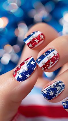 Discovering the ideal July 4th nail art can be overwhelming with countless options out there. Find a design that stands out for your holiday event - celebratory yet not too basic or overly complex. Let me help you with some inspiration. Nails Patriotic, Panda Nail Art, Patriotic Nail, Toenail Art Designs, Firework Nails, June Nails, Toenail Art