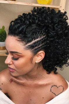 Layered Curly Haircuts, Curly Hair Mousse, Curly Hair Trends, Curly Hair Care Routine, Hair Upstyles, Short Curly Haircuts, Haircuts For Curly Hair