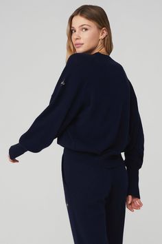 The dreamy Cashmere Jet Set Crew might be the softest thing…ever. This luxe, laid-back look will keep you warm from practice to pavement, and features extended, ribbed cuffs, wide sleeves and shoulder panels. 100% cashmere yarn Make it a full set with the High-Waist Jet Set Pant Designed & uniquely fit for every size Wear-tested by our in-house team for the perfect fit Cashmere Yarn, Woman Back, Back Women, Pants Design, Alo Yoga, Wide Sleeves, Jet Set, Full Set, Cashmere