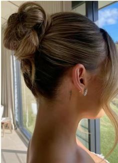 Hair updo for short thin hair Updo Hairstyles For Going Out, Wedding Guest Hair For Fine Hair, Short Hair Prom Styles Updo, High Updos For Short Hair, Slick Hair Updo, Hoco Updo Hairstyles Short Hair, Simple Updo Bridesmaid, Prom Hair Updo Short, Elegant Up Dos For Medium Hair