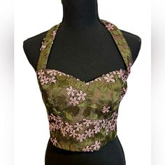 Nwt Floral Cropped Top . Fitted Pink Top For Garden Party, Black Sequin Crop Top, 60 Dress, Outfit References, Tops Dress, Sequin Crop Top, Corsets And Bustiers, Pink Crop Top, Dress The Population