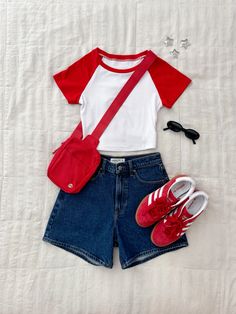 Red And White Top Outfits, Cute Red White And Blue Outfits, Red And White Outfit Casual, Trendy Red Jean Shorts For Summer, Red And Blue Outfit Aesthetic, 6 Flags Outfit, Cute Red Spring Shorts, Red Outfits Casual, Cute Red Summer Shorts