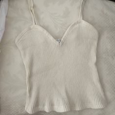 Brand New Ribbed Zara Sweetheart Tank Top With Spaghetti Straps In White. Zara Fitted Spaghetti Strap Top, Zara White Cami Top, Zara White Cami Tank Top, Zara Trendy V-neck Tank Top, Elegant Zara V-neck Camisole, Zara Halter Top, Sequin Halter Top, Cut Tank Top, Zara Tank Top