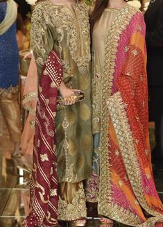 Party Wear Maxi Dresses, Shaadi Dresses, Pakistani Formal Dresses, Desi Fits, Pakistani Wedding Outfits, Pakistani Fashion Party Wear, Formal Wear Dresses