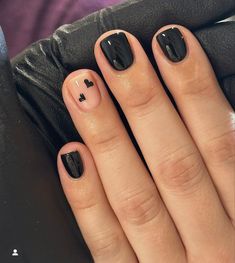 Very Short Biab Nail Designs, Simply Short Nails Ideas, Black Nails Shellac, Short Black Biab Nails, Biab Nail Design Black, Gel Nails Ideas Short Black, Very Short Biab Nails, Gel Nail Designs Short Nails No Acrylic, Short Nail Biab