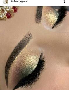 eyeshadow #eyeliner #mascara #eyebrows #makeup #beauty #makeupaddict #instaglam . #makeuplover #makeupartist . #smokeyeye #catseye #cutcrease #wingedliner #graphicliner #haloeye #shimmerye #glittereye #nudeeye #naturalmak #brown eyes #blue eyes #green eyes #hazel eyes #hooded eyes #monolids #downturnedeyes #upturnedeyes #almondeyes . #makeuptutori #eyemask #eyeprimer #eyeshadowpalette #eyelinerbrush #mascarawand #falselashes #makeuphacks #makeuptips #getthelook #urbande Blue Eye Makeup Bridal, Pista Colour Eye Makeup, Pista Green Eye Makeup, Desi Birthday, Pretty Bridal Makeup, Soft Pink Makeup, Green Dress Makeup, Uni Makeup, Indian Eye Makeup