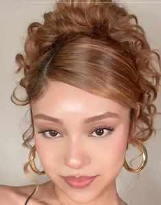 Side Part Homecoming Hairstyles, Curly Deep Side Part, Hairstyles For Hoco Curly Hair, Hairstyles For A Side Part, Bun Hairstyles Side Part, Curled Medium Hairstyles, Curly Hairstyles For Black Women Bun, Neck Length Curly Hairstyles, Curly Updo With Flowers