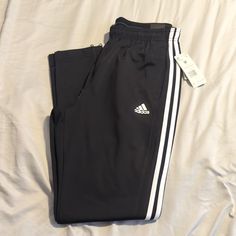 Brand New With Tags, Adidas Mens Medium Athletic Pants. Black Adidas Pants, Athleisure Joggers, Mens Athletic Pants, Adidas Sweats, Pants Adidas, Striped Sweatpants, Slacks Trousers, Slim Fit Joggers, Joggers Track Pants