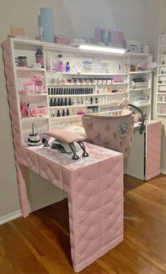 #nailsofinstagram #nails #nailartideas #nailtech #nailroom #trendy Nail Polish Room, Nailtech Room, Nail Tech School Student, Tech Room Ideas, Nail Tech Organization Ideas, At Home Nail Salon Room, Nail Tech Room Ideas, Nail Tech Room, Nail Room Decor Ideas