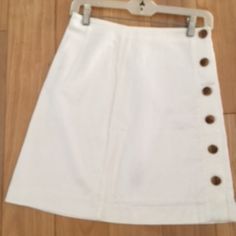 A-Line Skirt Fully Lined - New With Tag Never Worn Color : White Composition: Shell:55% Linen, 45% Cotton / Lining :100%Cotton Measurements: Waist : 14'' Laying Flat / Length : 18" Lovely And Flattering. Gap Fitted Mini Skirt, Fitted Cotton Skirt By Gap, Fitted Gap Mini Skirt, Gap Casual Fitted Mini Skirt, Gap Cotton Summer Skirt, Summer Cotton Skirt By Gap, Spring Cotton Skirt By Gap, Gap Cotton Skirt For Summer, Summer Fitted Skirt By Gap