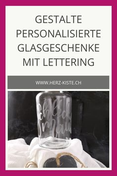 Gestalte personalisierte Glasgeschenke mit Schriftzug.