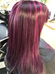 Stunk Hairstyle, Black Hair With Pink Stripes, Brown Hair With Pink Stripes, Brown Hair Pink Streaks, Draculaura Hair Dye, Dark Pink Highlights In Brown Hair, Hot Pink Hair Streaks, Pink Highlights On Dark Hair, Pink Highlights Black Hair