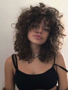 2023 Haircuts For Women, 2023 Haircuts, Curly Hair Hairstyles, Women Tips, Natural Curly Hair, Pretty Aesthetic, Instagram Selfie