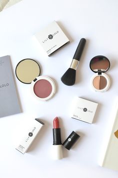 Find Lily Lolo online at socialitebeauty.ca ❤️  |   Follow us for beauty inspo on Pinterest: @beautysocialite Organic Makeup Brands, Toxic Makeup, Pink Smokey Eye, Clean Beauty Makeup, Natural Mascara, Makeup Clean, Sustainable Beauty, Natural Lipstick