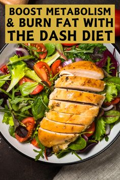 Discover the benefits of the DASH Diet for weight loss with our guide to smart eating. Enjoy heart-healthy recipes that are perfect for shedding pounds. High Blood Pressure Diet Meals, Dash Diet Meal Plan, Oatmeal Diet, Metabolic Diet Recipes, Dash Recipe, Dash Diet Recipes, Heart Healthy Eating, Better Food Choices, Healthy Low Calorie Meals