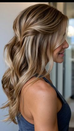 Chic and Timeless: 15 Bronde Hairstyle Ideas for Effortless Elegance - TecArticles Blonde Hair Natural Roots, Spring Hair Color, Balayage Hair Blonde, Hair Tutorials For Medium Hair, Brown Blonde Hair