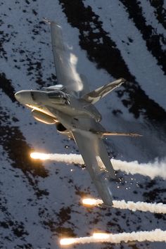 A Swiss Air Force F/A-18 Hornet at Axalp Air Show F14 Tomcat Wallpapers, Fighter Plane Wallpaper, Fa18 Hornet, F 18f Super Hornet, Fighter Jets Military Aircraft, Swiss Air