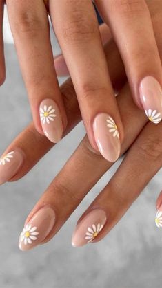 Lemon Nails, Daisy Nail Art, Bridesmaids Nails, Natural Nail Art, Natural Nail Designs, Daisy Nails, Floral Nail Art, Neutral Nails, Funky Nails