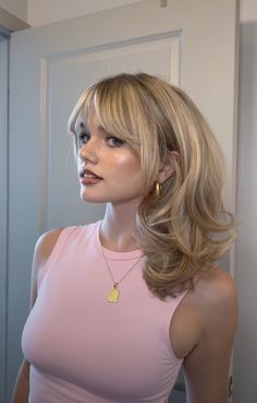 70s Hair Tutorial, Shay Sullivan, 70s Haircuts, 90s Haircuts, Layered Hair With Bangs, 70s Hair, Blonde Hair With Bangs, Hairstyles For Layered Hair, Blonde Hair Inspiration