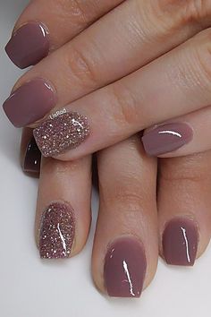 Gel nail polishes come in a variety of colors, including neutral and bold tones. Look for brands that have hues in varying shades. Gel Powder Nails, Nail Dipping Powder Colors, Stars Nails, Dip Nail Colors, Sns Nails, Smink Inspiration, Short Nail, Fall Nail Colors