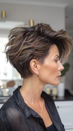 51 Short Hairstyles For Fine Hair That Add Body And Volume Fine Short Haircuts, Short Hair With Volume, Short Hairstyles For Fine Hair, Pixie Haircut Fine Hair, Kort Bob, Hairstyles For Fine Hair, Chic Short Haircuts, Top Hairstyles