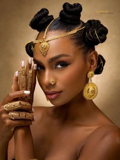 GODDESS HEAD CHAIN – Earrings Etcetera Bantu Knot Hairstyles, African Goddess, Ethno Style, Black Goddess, Goddess Hairstyles, Girls Art, Head Chain, Jhumka Earrings, Hair Reference