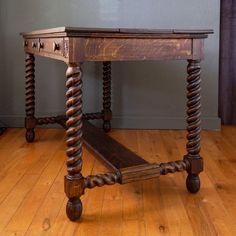 A 19th-century English library table or writing desk features barley twist legs, square carved rosettes, and two drawers. Two barley twist stretchers support a lower shelf. The table is made from quarter-sawn oak in a dark walnut finish, which creates a lovely 'tiger striped' pattern around the apron. Traditional Hall Table, Antique Library Table Desk, Mid 19th Century Furniture, Piano Leg Table, Farmhouse Library Table, Modern Tudor Furniture, 1920s Farmhouse Furniture, English Country House Furniture, Vintage English Furniture