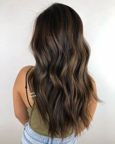 Summer 2020 Hair Color Trends, Golden Brown Highlights, Brown Hair Cuts, Highlights For Dark Brown Hair, Golden Brown Hair, Brown Hair Shades, Brown Ombre Hair, Chocolate Hair, Chocolate Brown Hair