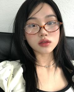 Asian Glasses, Soft Makeup Looks, Makeup Outfit, Glasses Makeup, Aesthetic Grunge Outfit, Make Up Inspo, Cute Makeup Looks, Soft Makeup