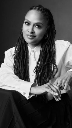 Ava Duvernay in a black and white picture. She is wearing a white blouse and is smiling at the camera. Linkedin Picture, Female Portrait Poses, Ava Duvernay, Female Directors, Headshot Ideas, Toronto International Film Festival, Professional Headshots, Black Hollywood