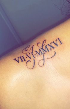 a woman with a tattoo on her shoulder that says vivvymkvi