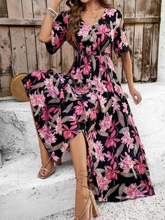 Mejora tu guardarropa con nuestro vestido con abertura y estampado floral Vacation de Guocali
 Este vestido de mujer es perfecto para la primavera y el verano. El estampado floral vibrante le aporta un toque elegante, lo que lo hace ideal para tus próximas vacaciones o salidas informales.

 Este vestido con aberturas presenta un elegante diseño que te permite lucir tus piernas sin perder comodidad. Está confeccionado en 100 % viscosa, lo que garantiza la transpirabilidad y una sensación de suav